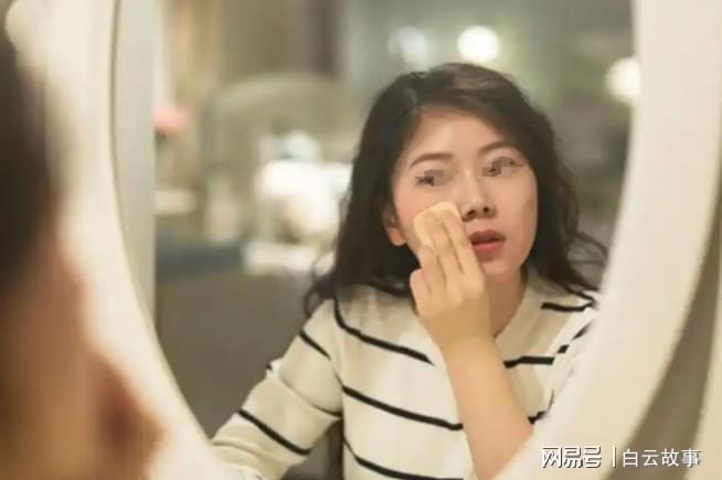 爱游戏体育-新娘临时要9万9下车费，新郎去取钱却没回来，新娘找到婆家后慌了