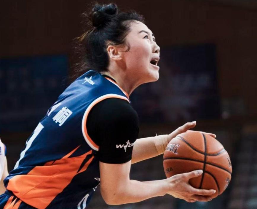 爱游戏体育官方入口-轰37分6助攻！中国女篮31岁王牌后卫满血复活：宫鲁鸣该带上她？